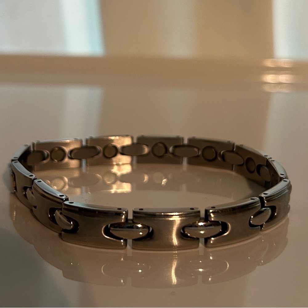 Silver Loose-Fitting Bracelet